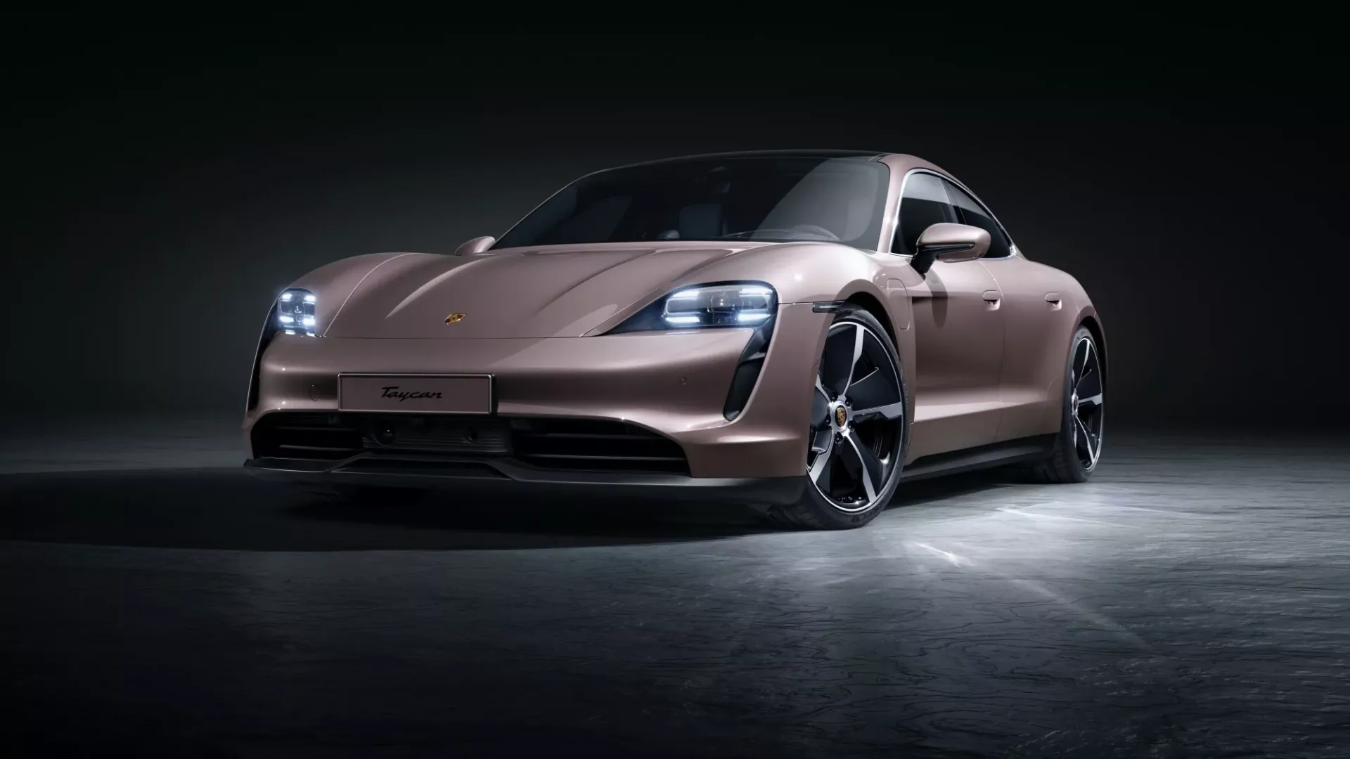 Как выглядят современные спортивные электрокары: 5 моделей от Tesla до McLaren